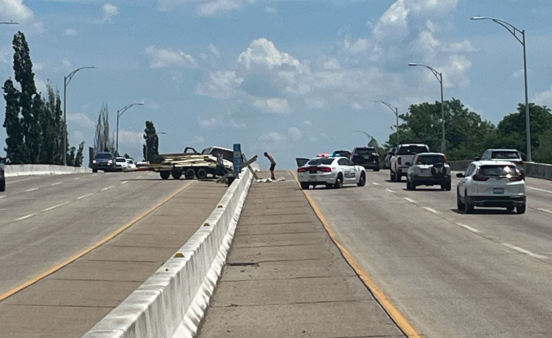 Traffic alert: Lumber spill from trailer blocking eastbound lanes of Lloyd Expressway - Vimarsana News